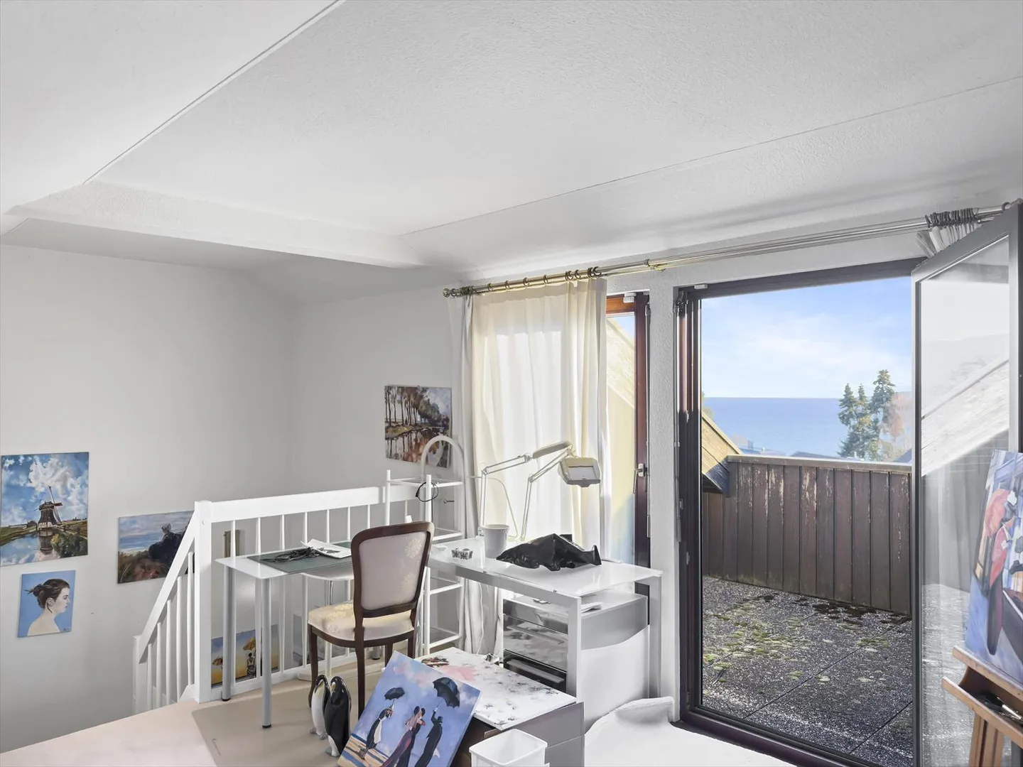 Family home with large garden and lake view - Photo 9 of 13