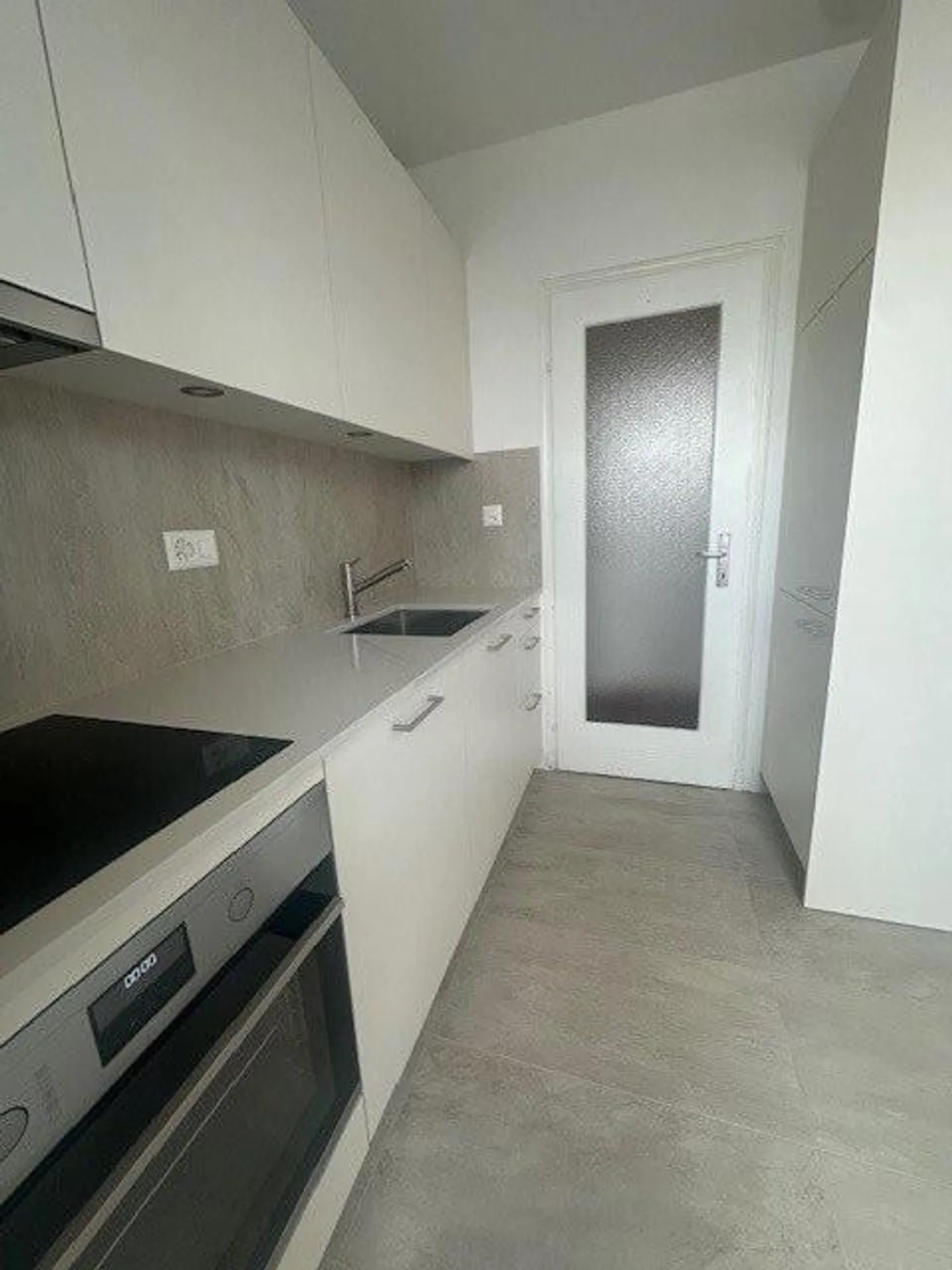 Bel appartement de deux pièces près de toutes les commodités rénové - Photo 1 sur 5
