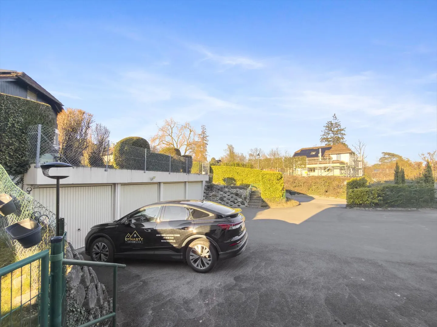 Family home with large garden and lake view - Photo 12 of 13