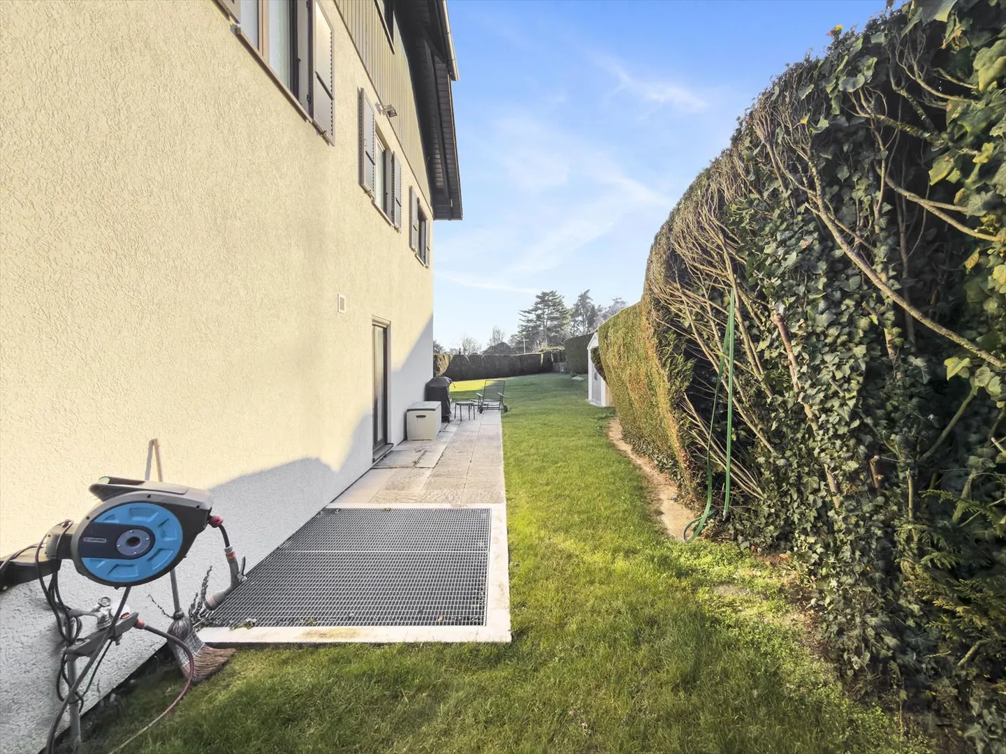 Family home with large garden and lake view - Photo 13 of 13