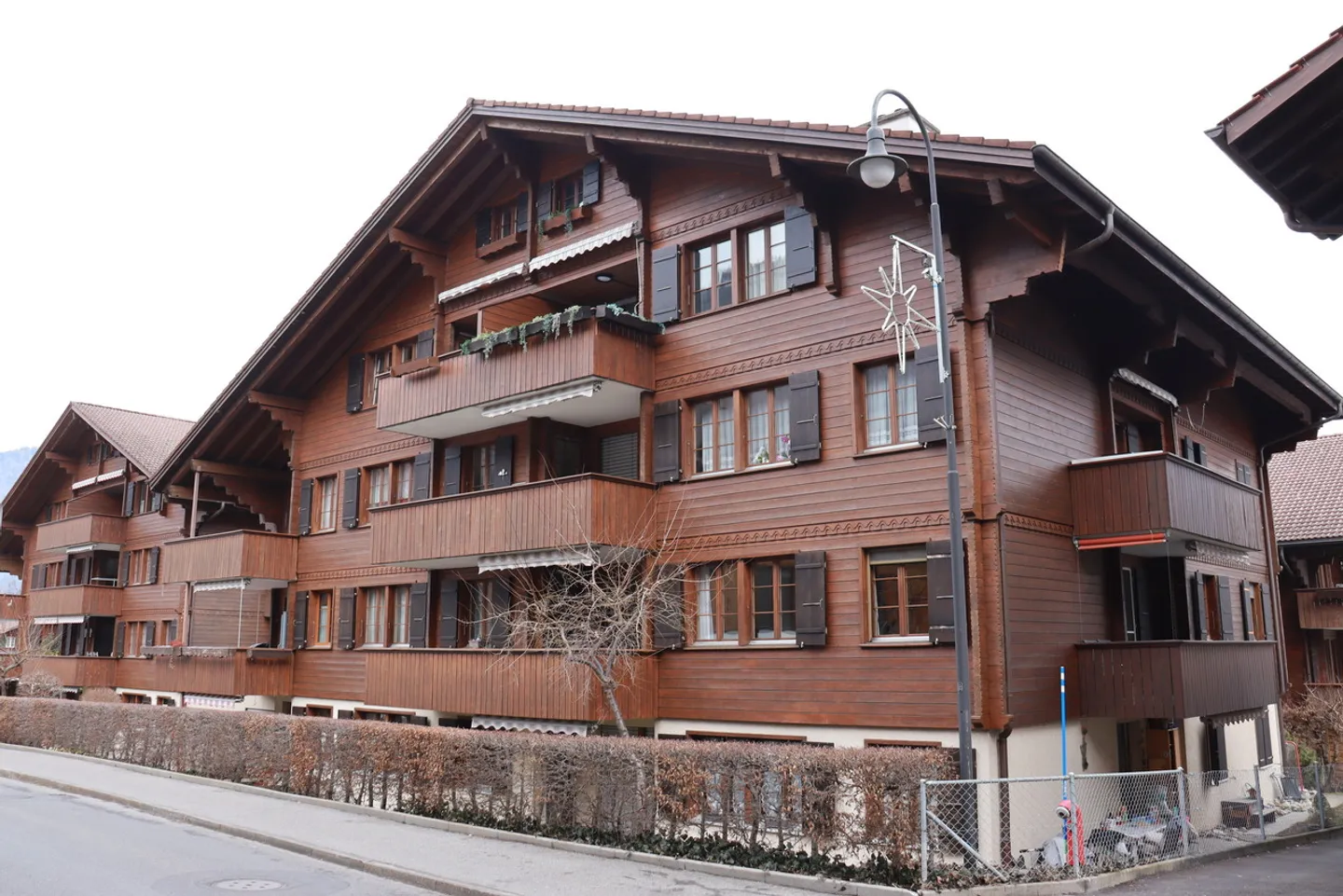 Charming 3.5-room apartment with gallery and balcony in Wilderswil! - Photo 15 of 16