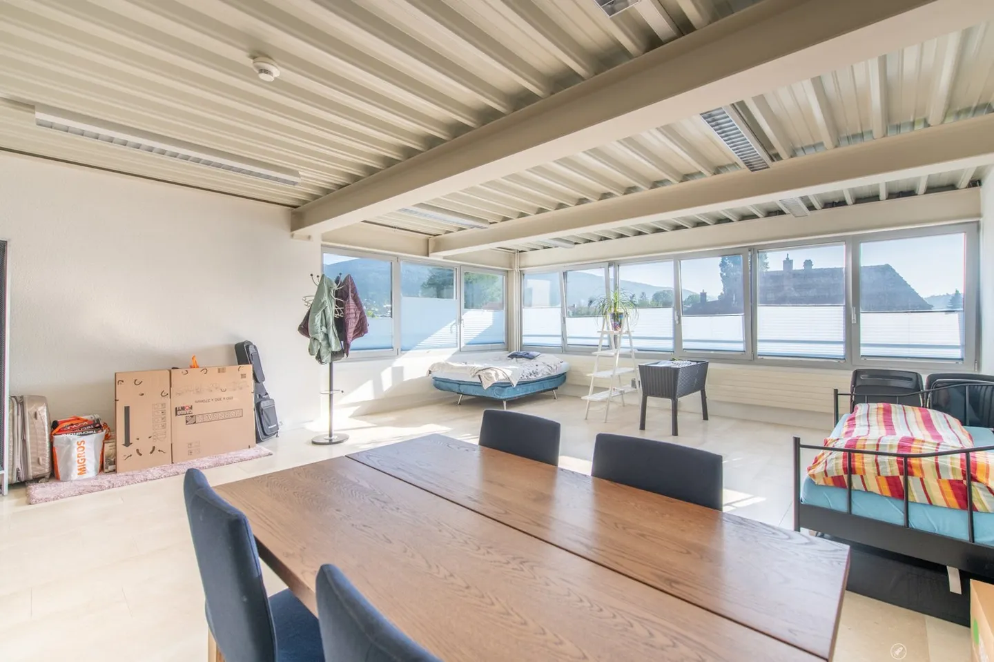 Modern and bright 1-room apartment - Photo 3 of 7