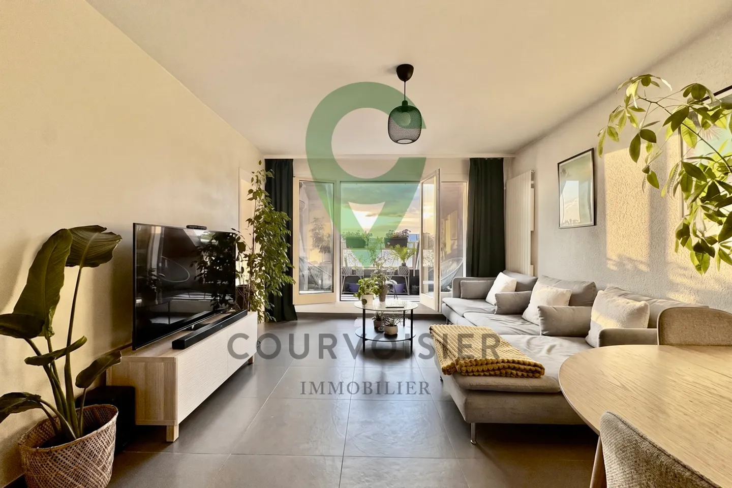 Charming 5.5-room duplex convertible into 2 independent apartments - Photo 2 of 15