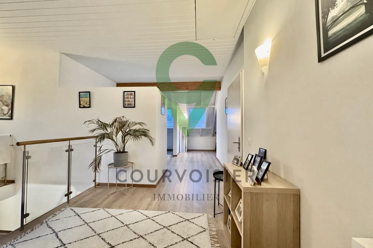 Charming 5.5-room duplex convertible into 2 independent apartments - Photo 3 of 15