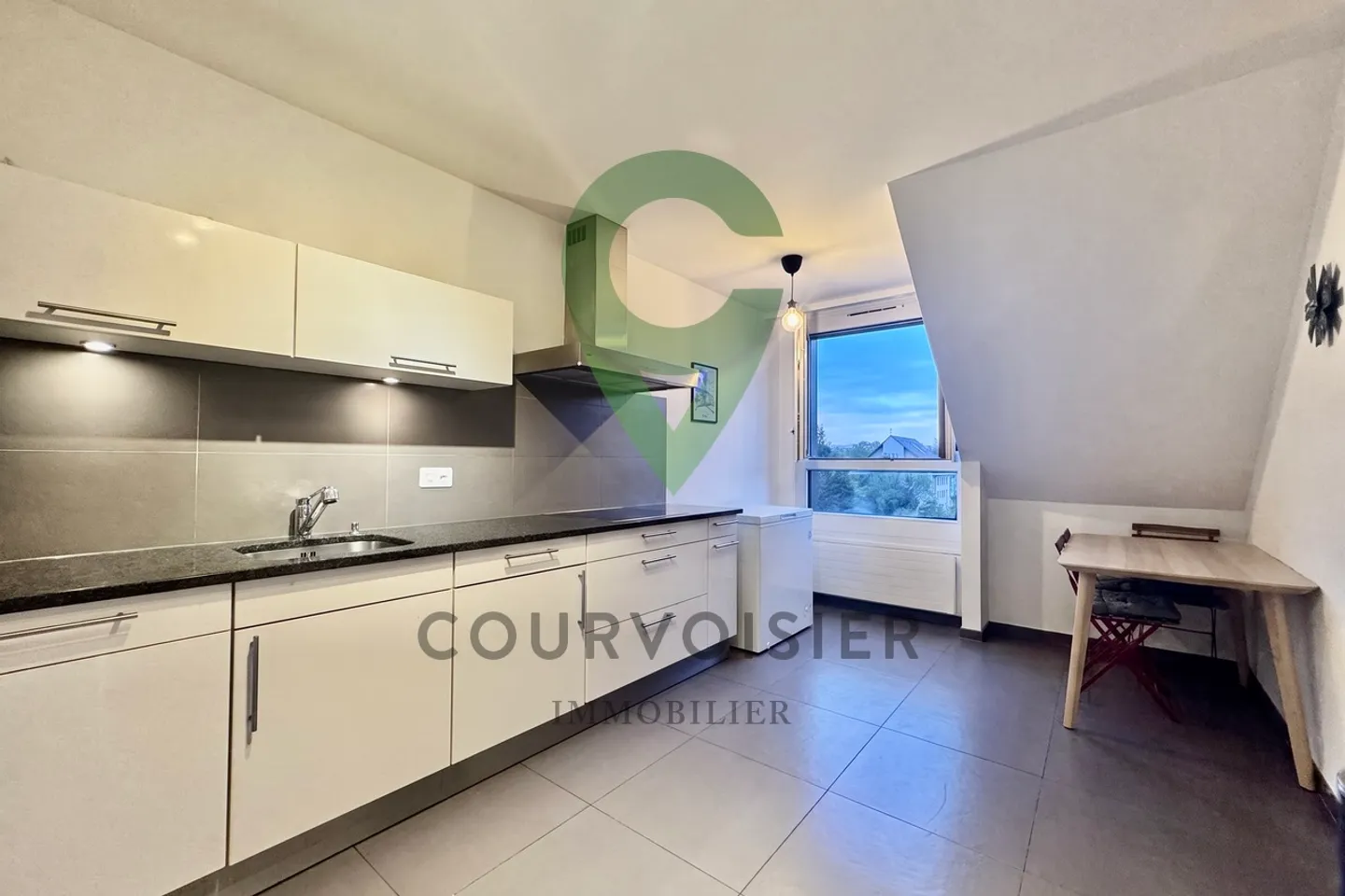 Charming 5.5-room duplex convertible into 2 independent apartments - Photo 7 of 15