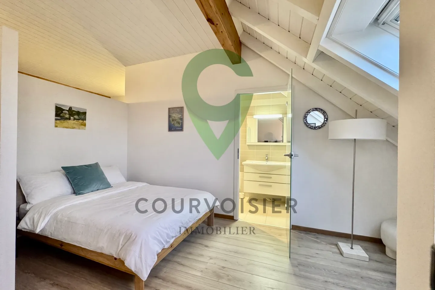 Charming 5.5-room duplex convertible into 2 independent apartments - Photo 8 of 15
