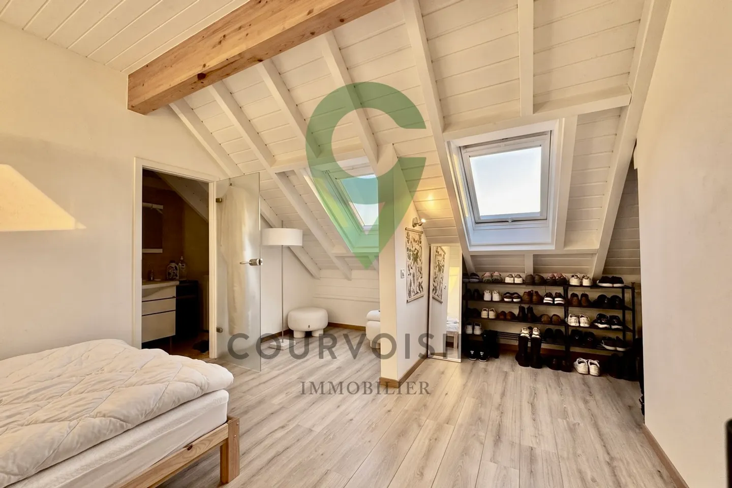 Charming 5.5-room duplex convertible into 2 independent apartments - Photo 10 of 15