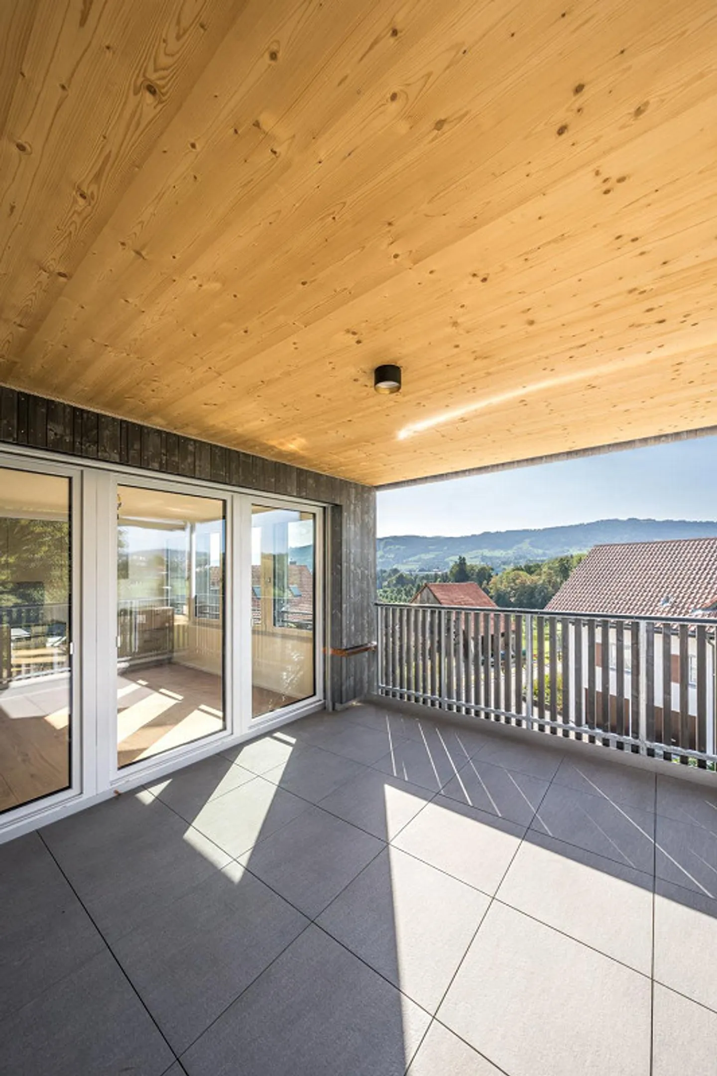 3.5-Room Apartment - Sunny, Spacious and with a View / 2.2 - Photo 9 of 13