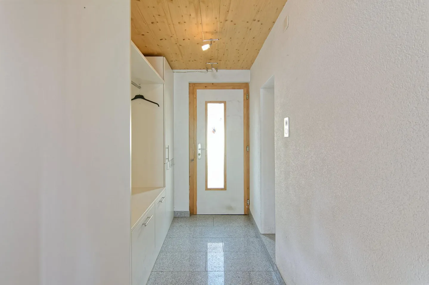 Detached 7.5-room single-family house - Photo 4 of 11