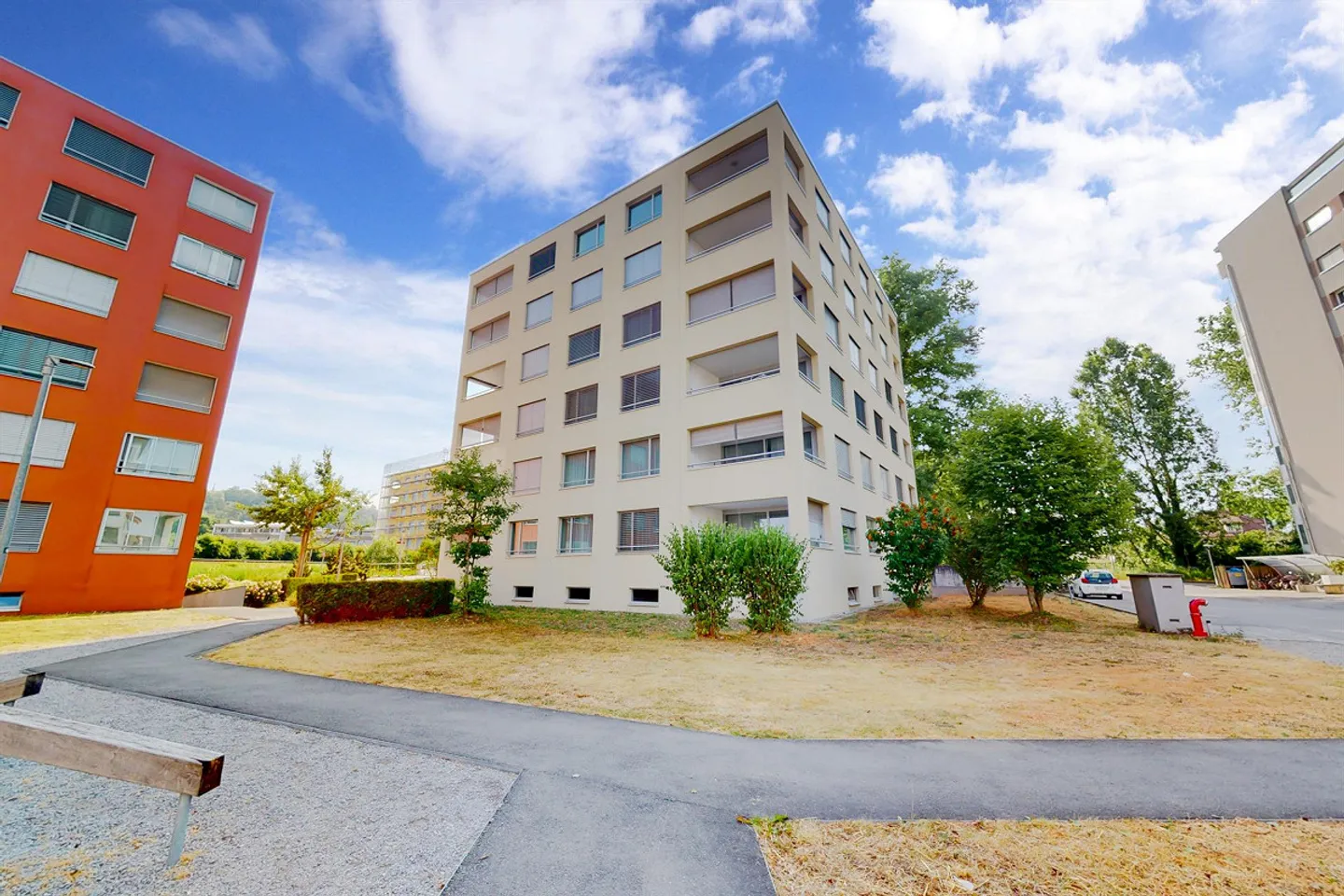 Beau logement à Lyss ! - Photo 1 sur 11