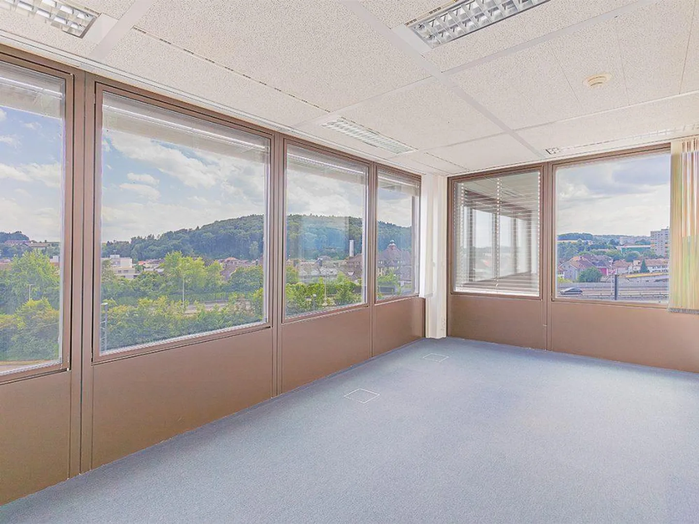 Spacious Offices in Zuchwil - Photo 3 of 5