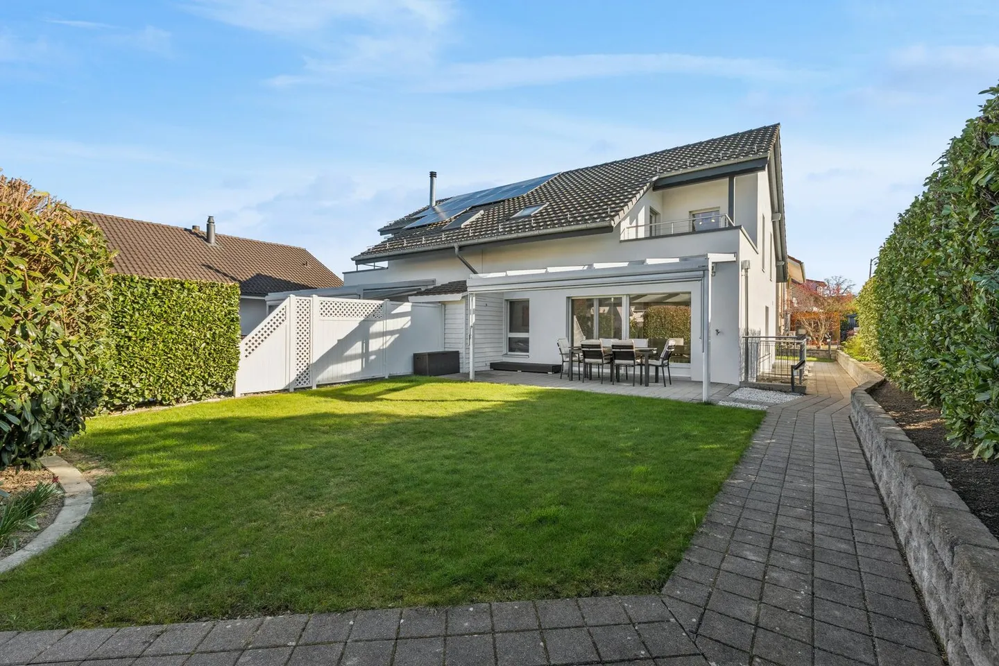 Modernes Doppelhaus in ruhiger Lage - Foto 1 von 20