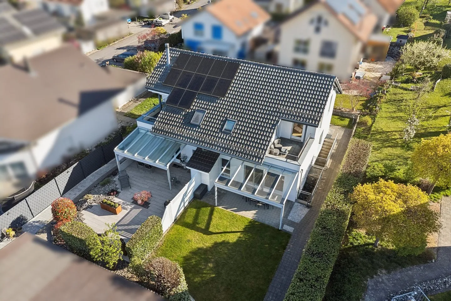 Modernes Doppelhaus in ruhiger Lage - Foto 2 von 20
