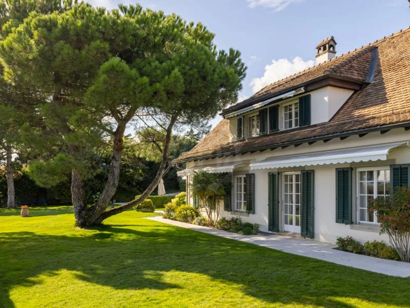 Beautiful property with heated pool and private beach - Photo 2 of 9