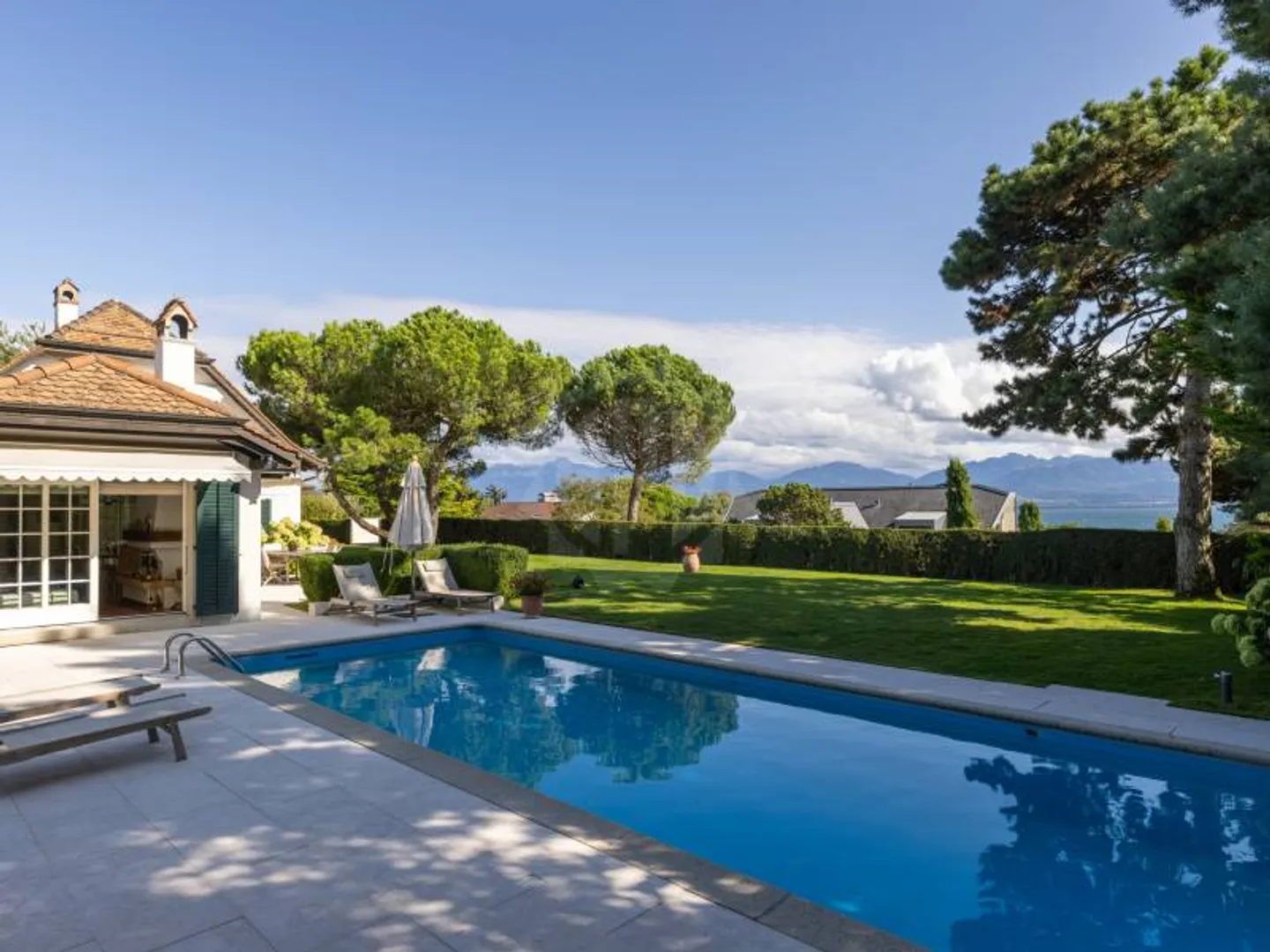 Beautiful property with heated pool and private beach - Photo 3 of 9