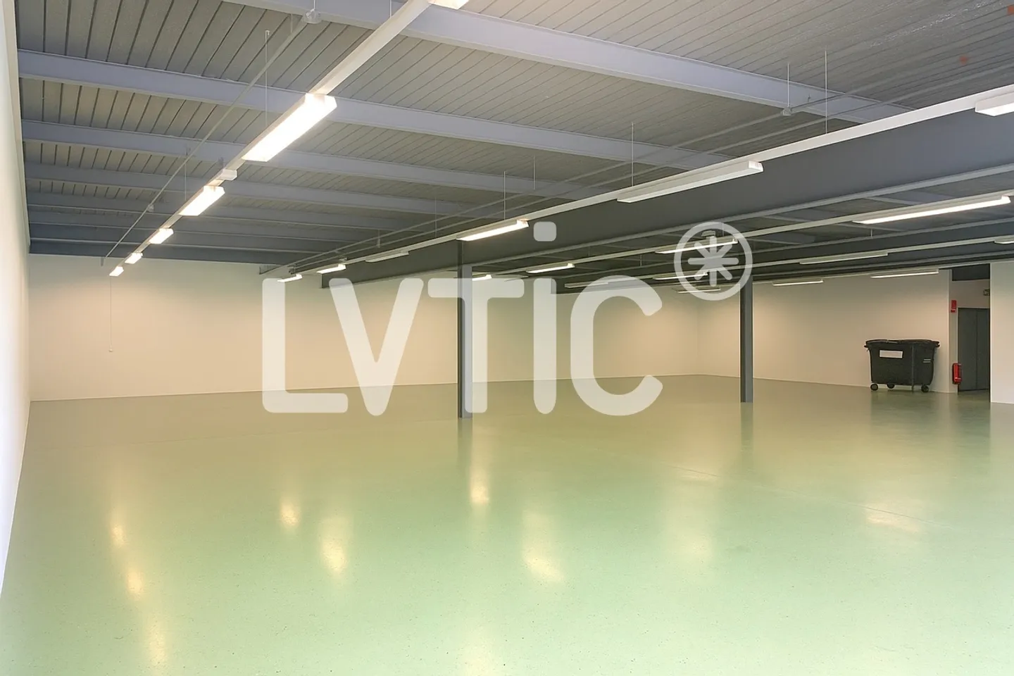 Dépôt, atelier de 322 m2 à louer à Vuisternens-en-Ogoz - Rossens - Foto 1 di 4