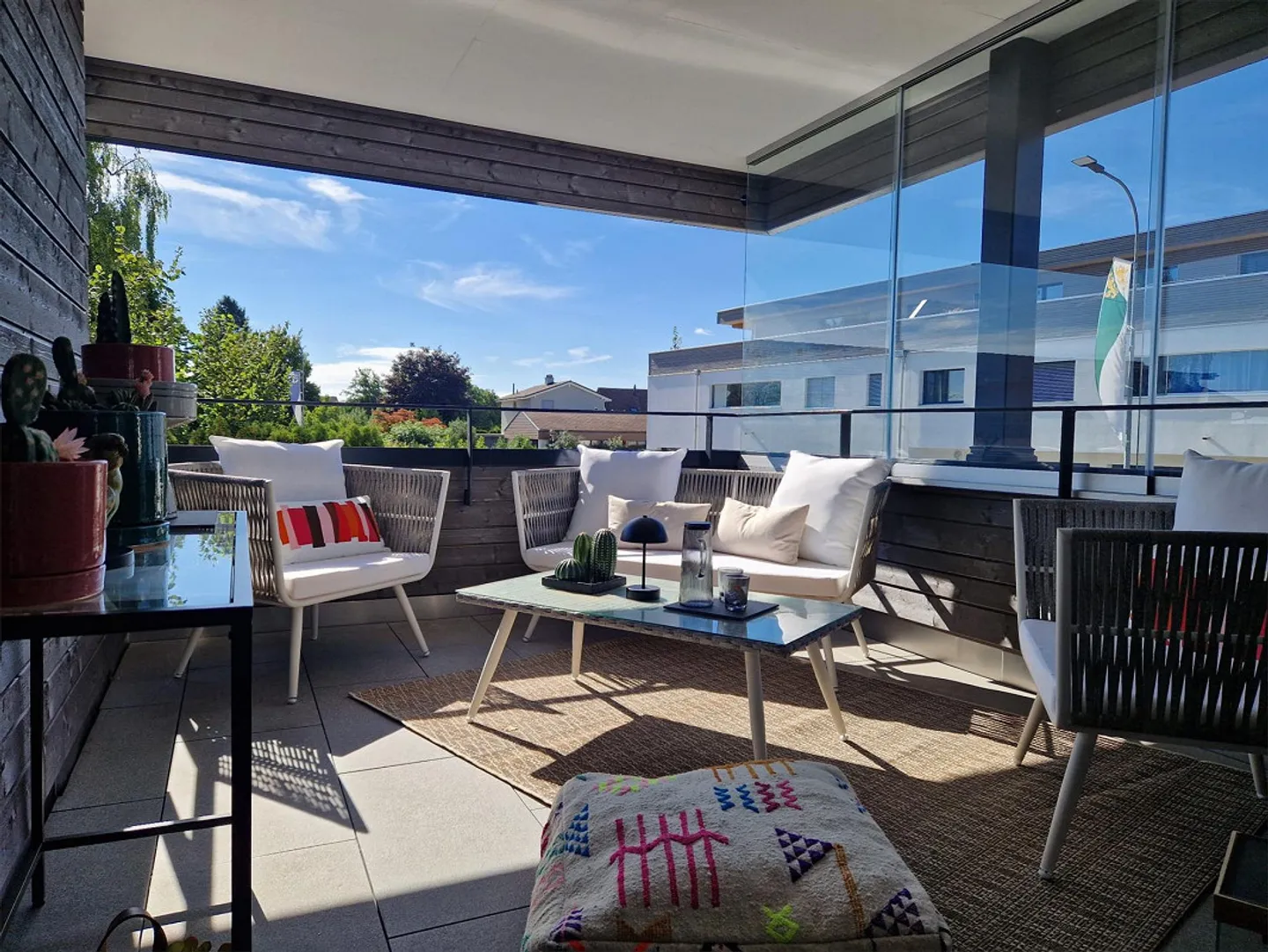 Newly built apartment with two balconies and lake view - Photo 11 of 14