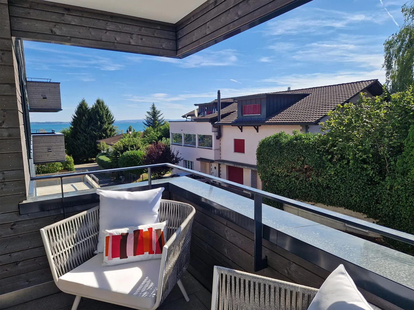 Newly built apartment with two balconies and lake view - Photo 12 of 14