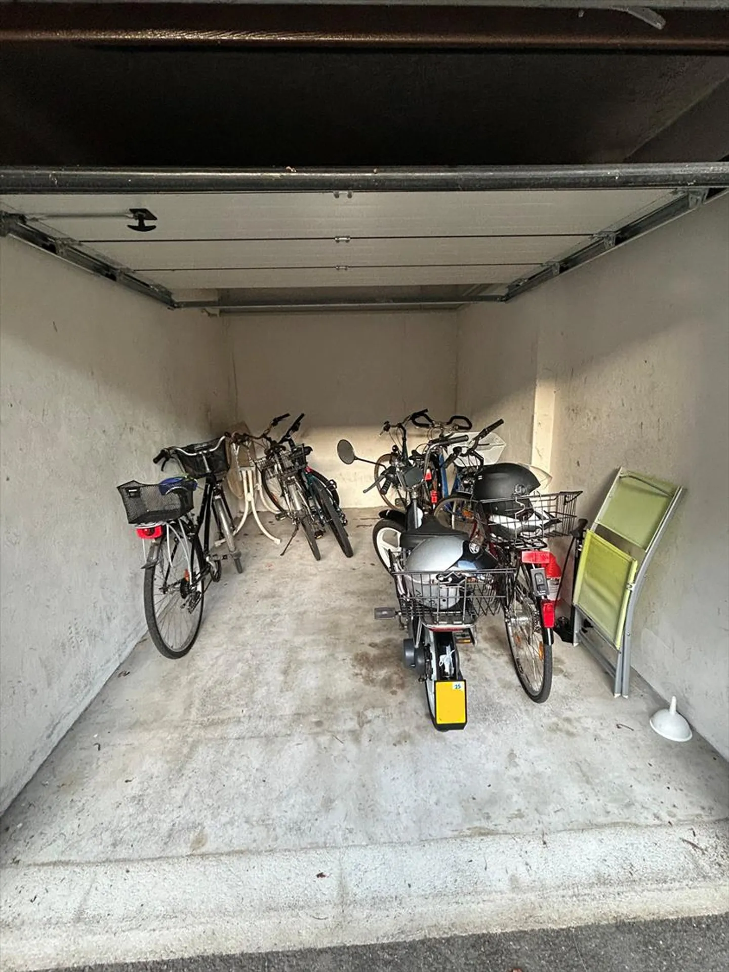 La Tour-de-Peilz - Avenue des Baumes 12 - Garagebox oder Lager - Foto 1 von 1