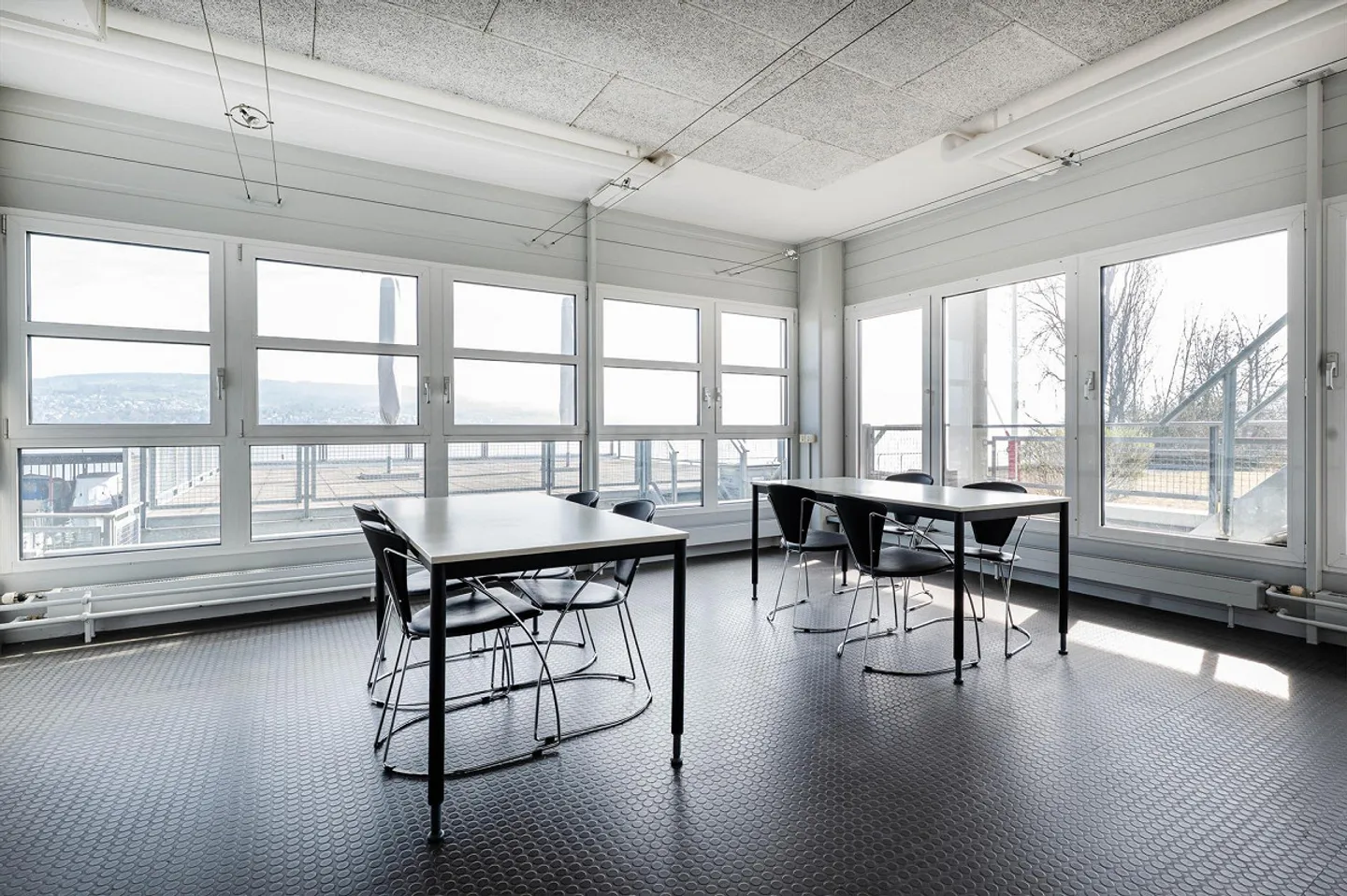 Bureaux lumineux directement au bord du lac - Photo 6 sur 9