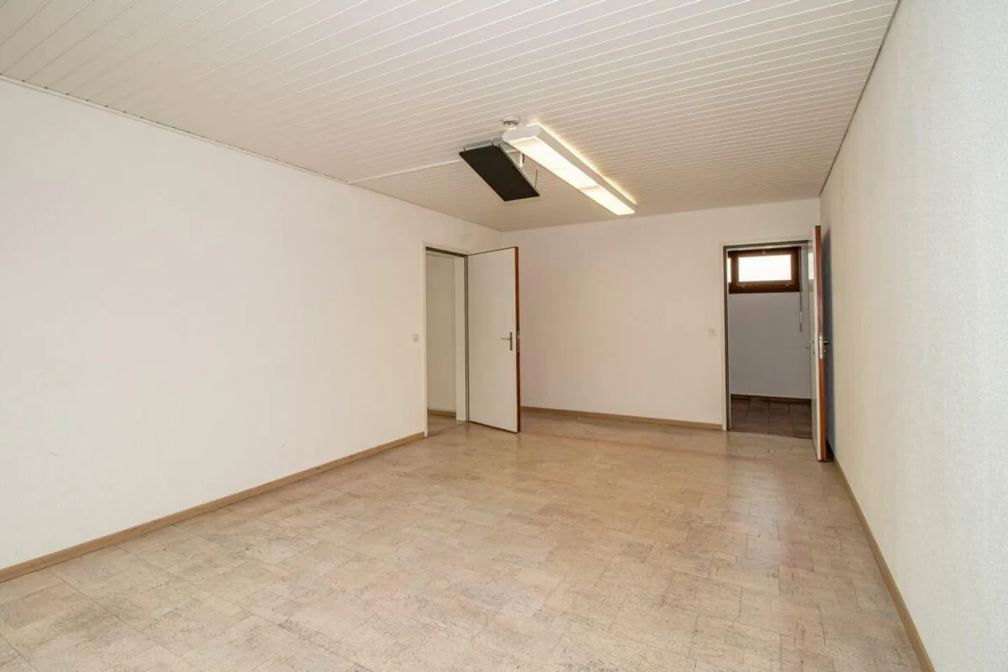 Spazio ufficio centrale/Stanza di pratica al 1° piano - Foto 2 di 6