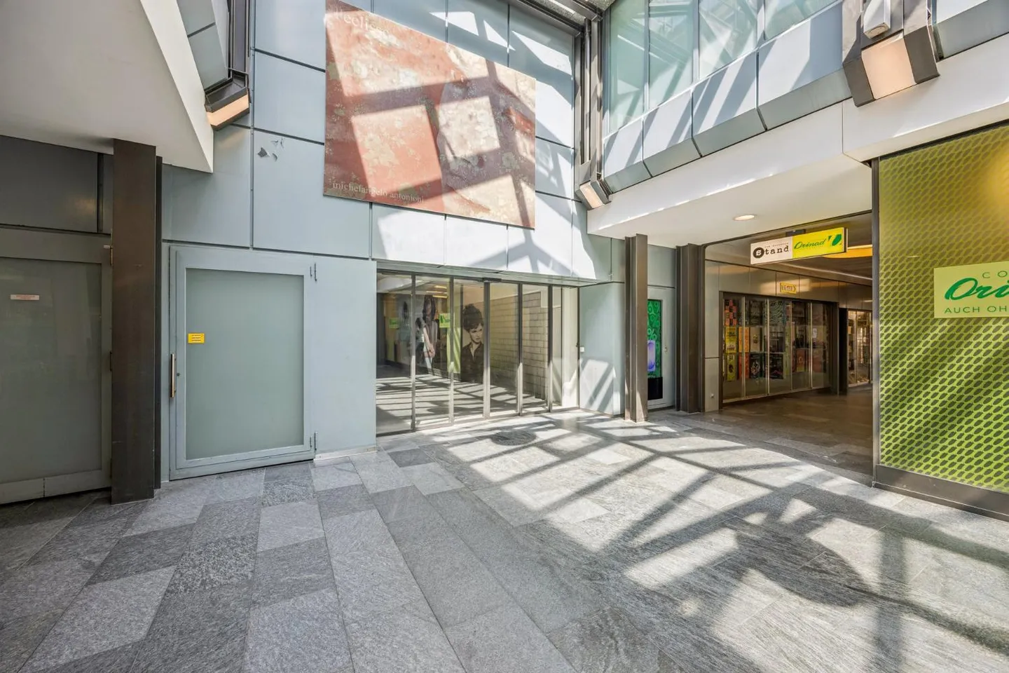 Spazio commerciale attraente in posizione centrale privilegiata - Foto 3 di 6