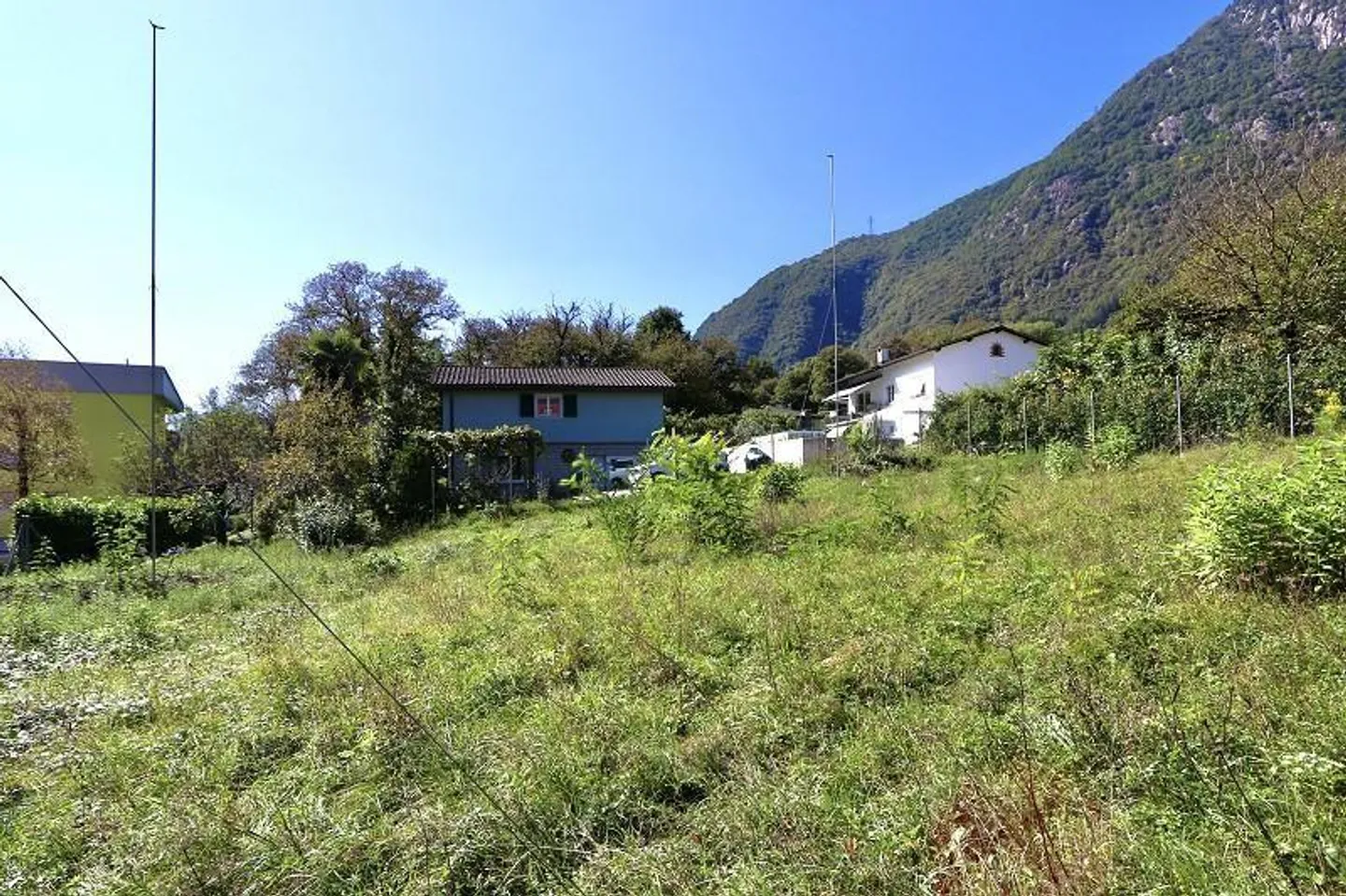 Terreno edificabile pianeggiante di 687 m2 Zona R3 in una posizione molto soleggiata e tranquilla... - Foto 3 di 14