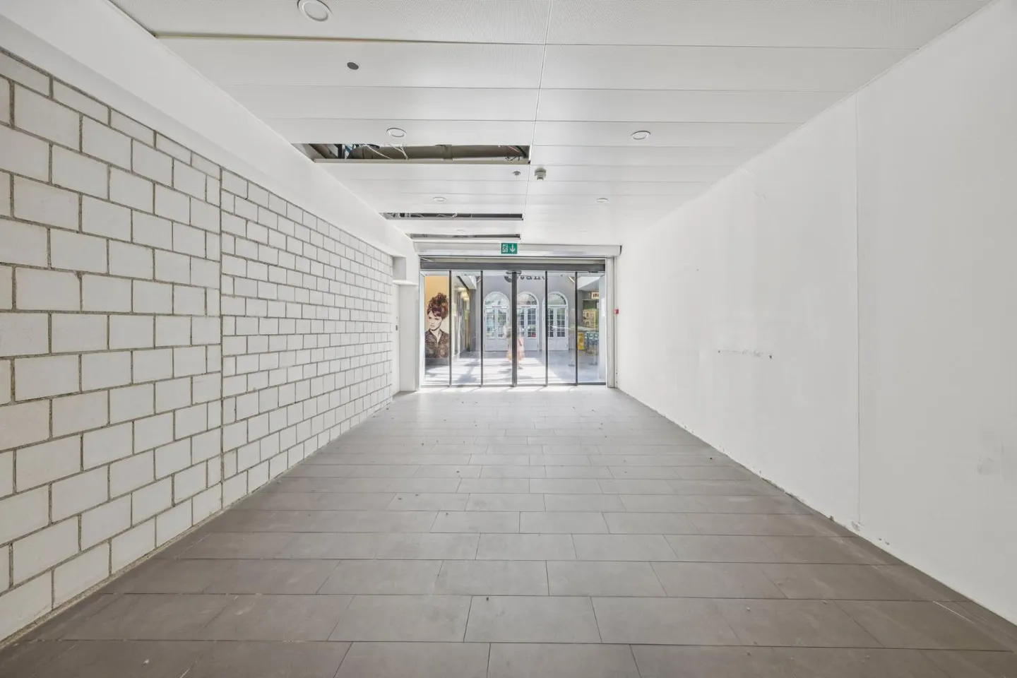 Spazio commerciale attraente in posizione centrale privilegiata - Foto 4 di 6