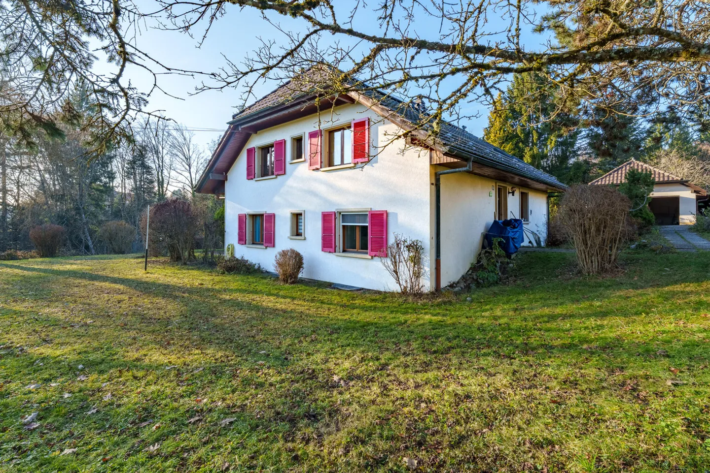 Incantevole Casa Familiare con Potenziale di Espansione - Foto 2 di 50