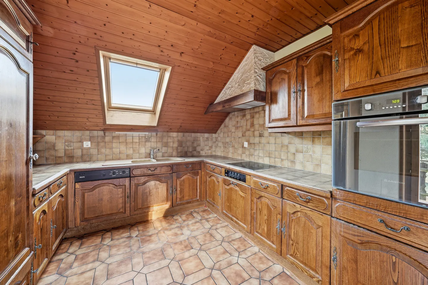 Incantevole Casa Familiare con Potenziale di Espansione - Foto 43 di 50