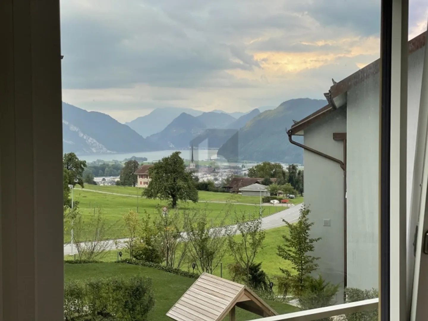 «GERÄUMIG AN IDYLLISCHER LAGE» - Foto 1 von 6