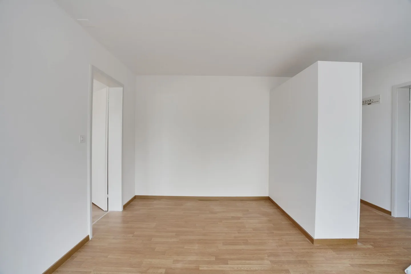 Practical single apartment in a central location - Photo 3 of 7