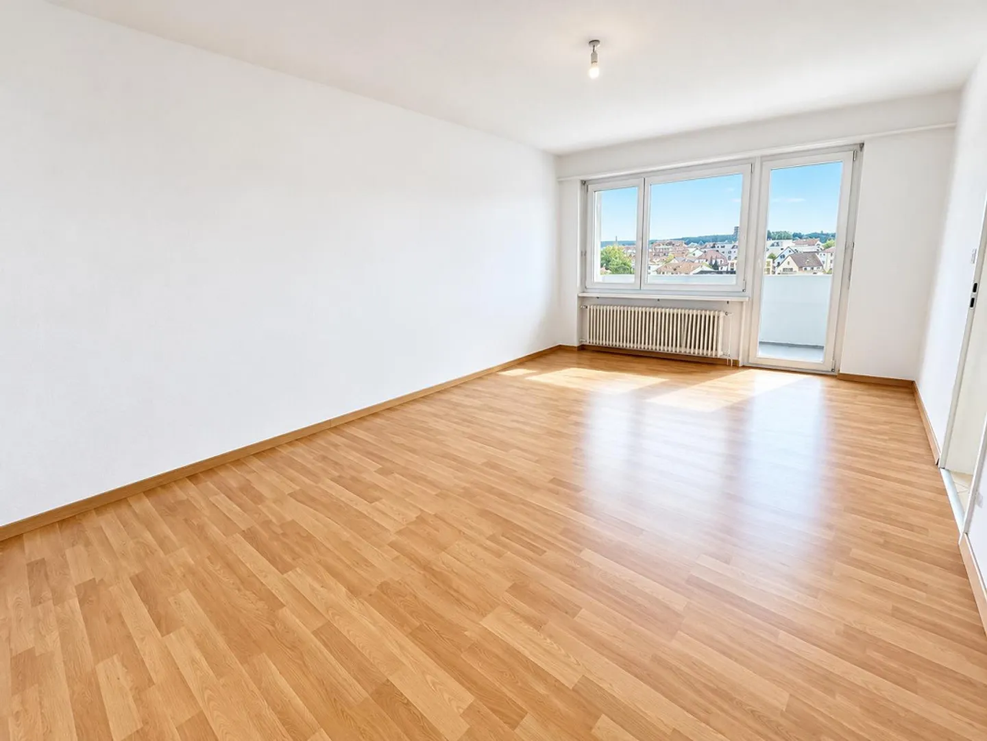 Charmante Wohnung mit Balkon - Foto 2 von 9