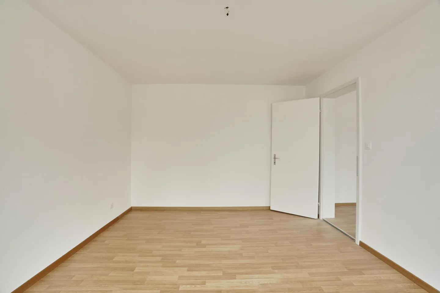 Practical single apartment in a central location - Photo 6 of 7