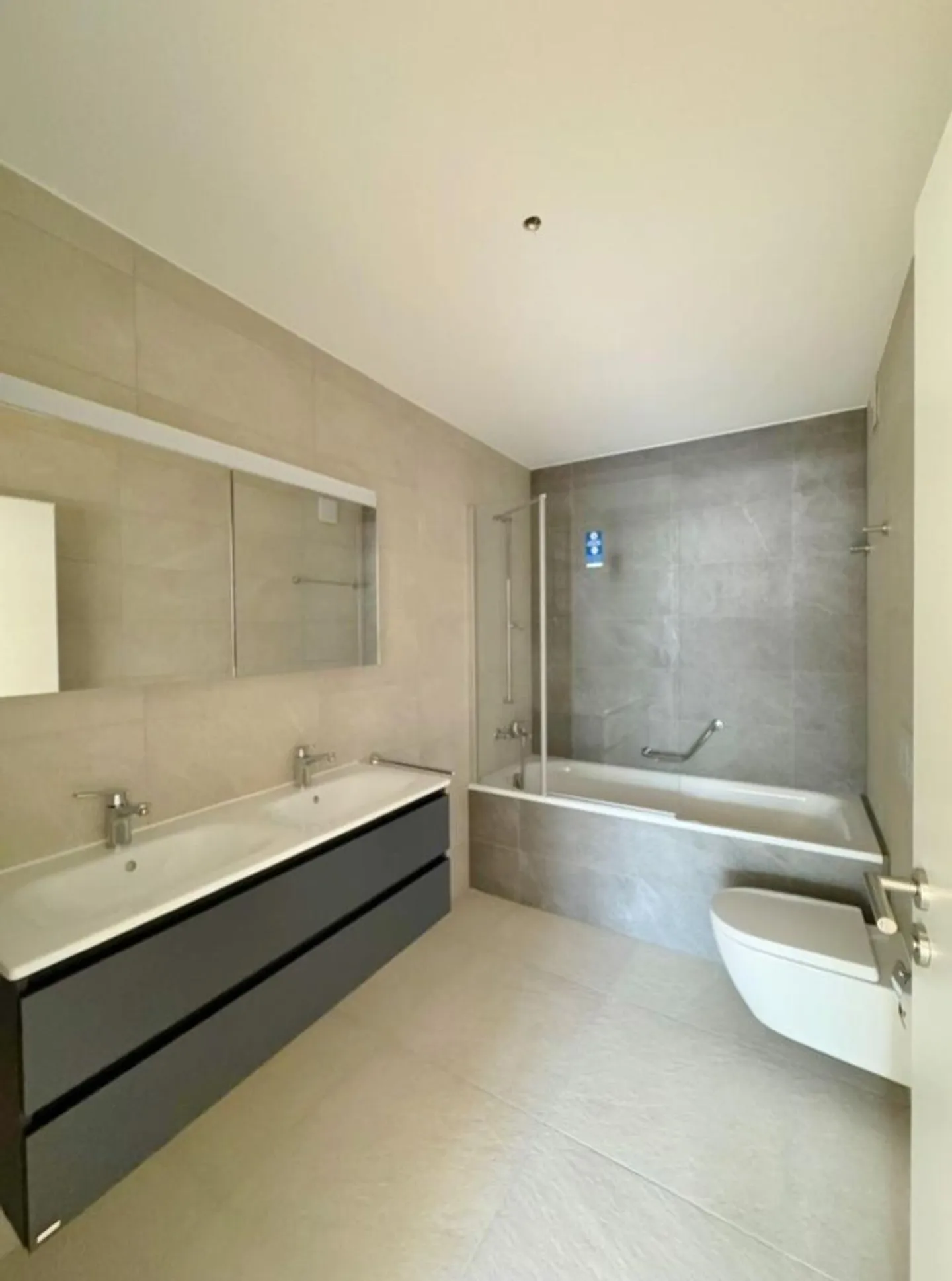 Wunderschöne 4,5-Zimmer-Neubauwohnung mit atemberaubendem Blick auf den See und die Alpen - Foto 7 von 12