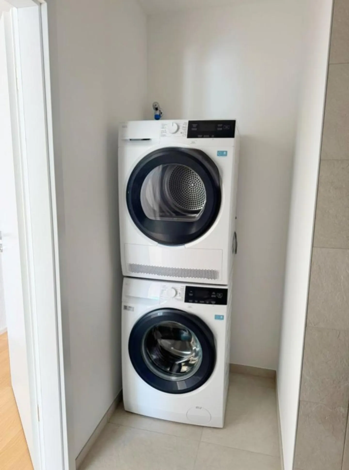 Wunderschöne 4,5-Zimmer-Neubauwohnung mit atemberaubendem Blick auf den See und die Alpen - Foto 9 von 12