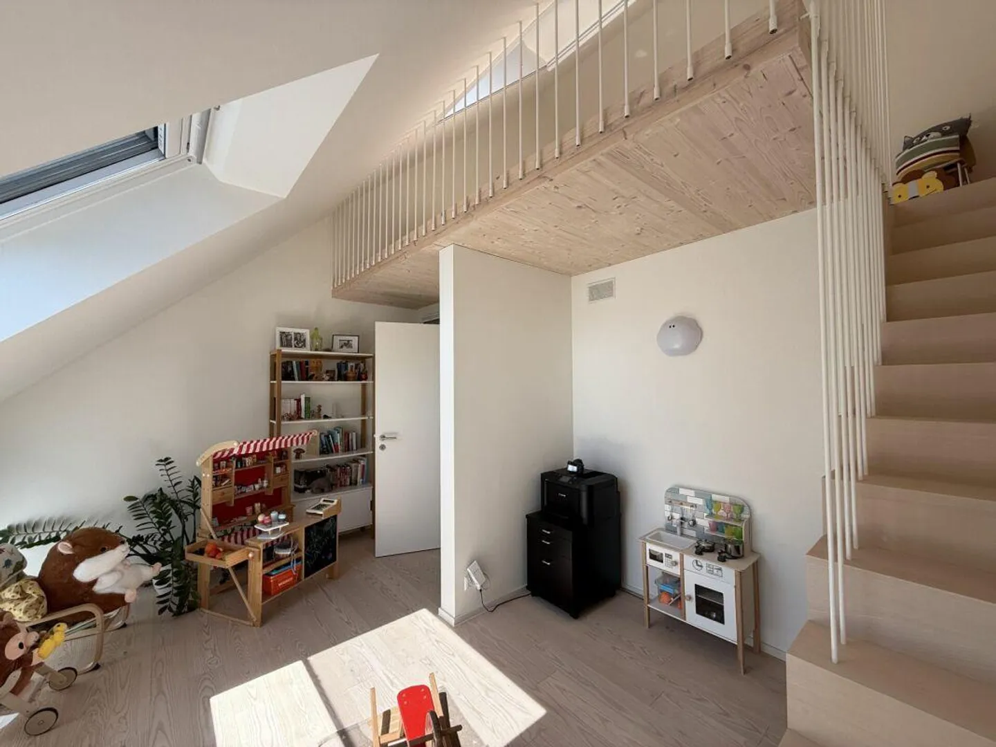 Casa unifamiliare quasi nuova di 6,5 stanze in ottima posizione - Foto 9 di 12
