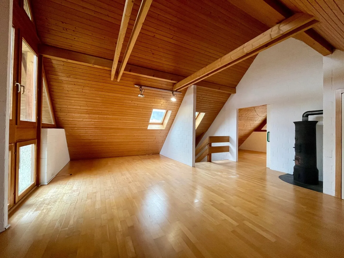 Spacious 5.5-room single-family house with garden and garden shed in Wislikofen - Photo 2 of 13