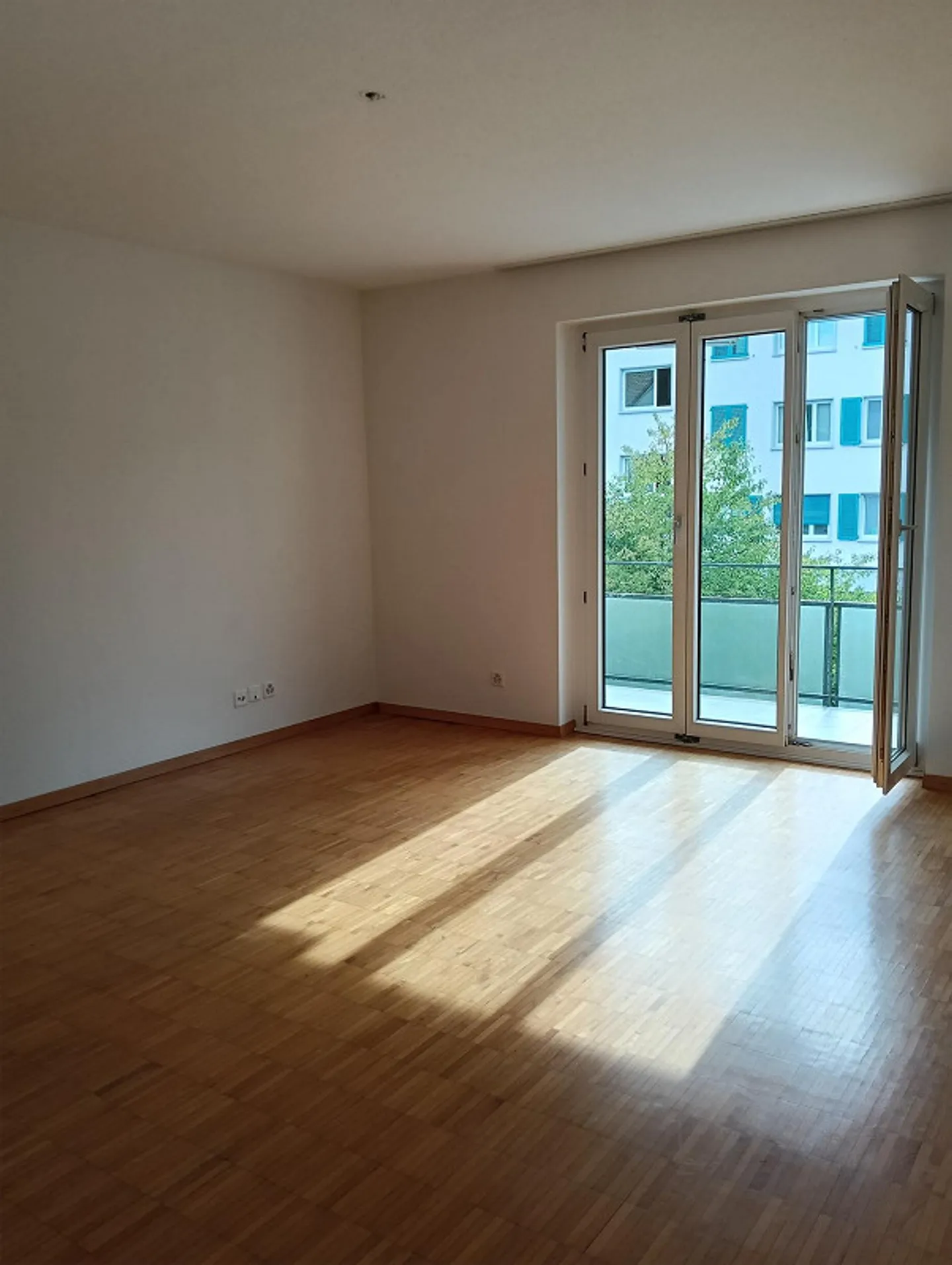 Charmante Wohnung in Langnau - Foto 2 von 9