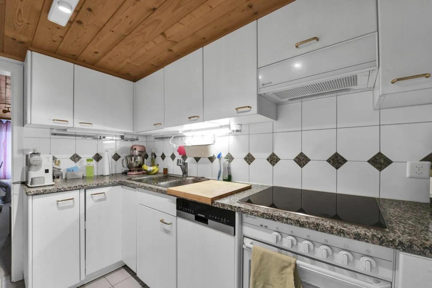 Vivere con carattere: Appartamento ristrutturato di 3,5 stanze in una posizione tranquilla - Foto 9 di 13