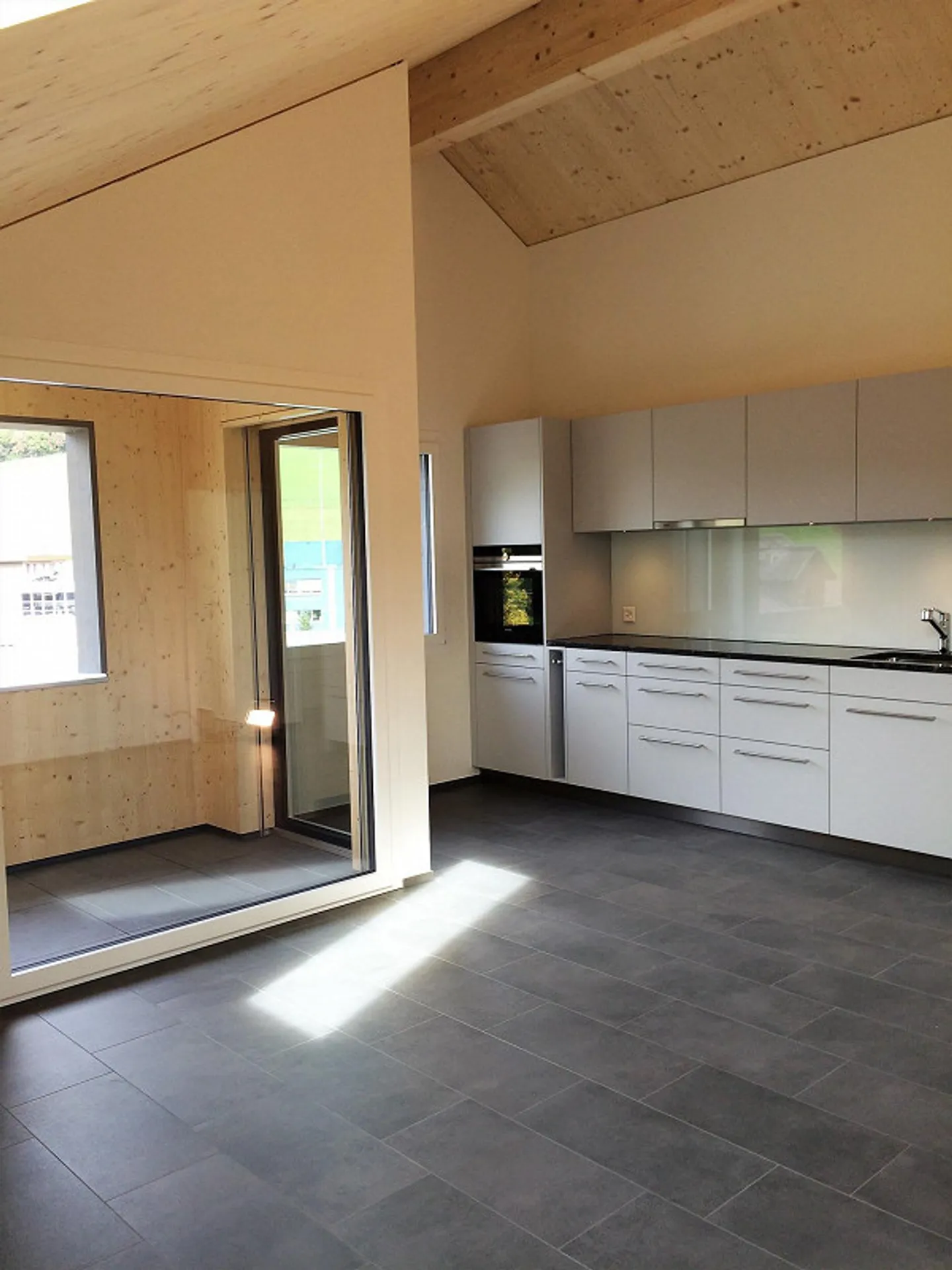 Appartement en Attique 3.5 pièces avec beaucoup de charme - Photo 2 sur 18