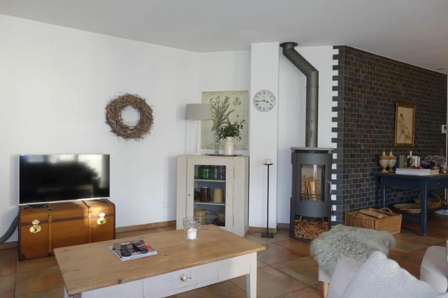 Moderne 4.5-Zimmer-Eigentumswohnung mit zwei Balkonen und Tiefgaragenplatz - Foto 1 von 19