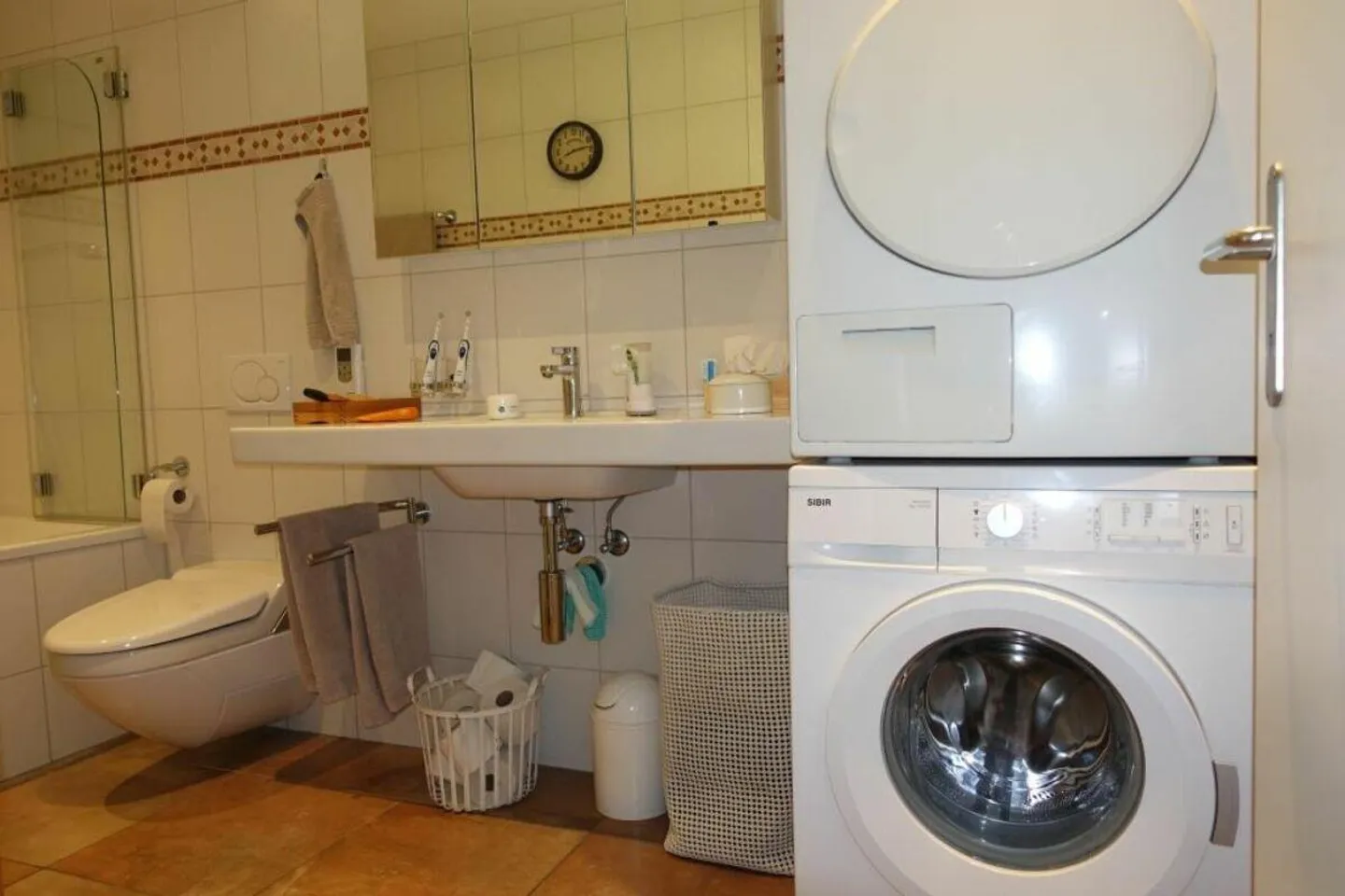 Moderne 4.5-Zimmer-Eigentumswohnung mit zwei Balkonen und Tiefgaragenplatz - Foto 18 von 19