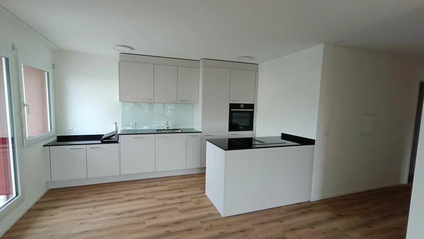 Neu sanierte 2.5 Zimmerwohnung - Foto 2 von 8