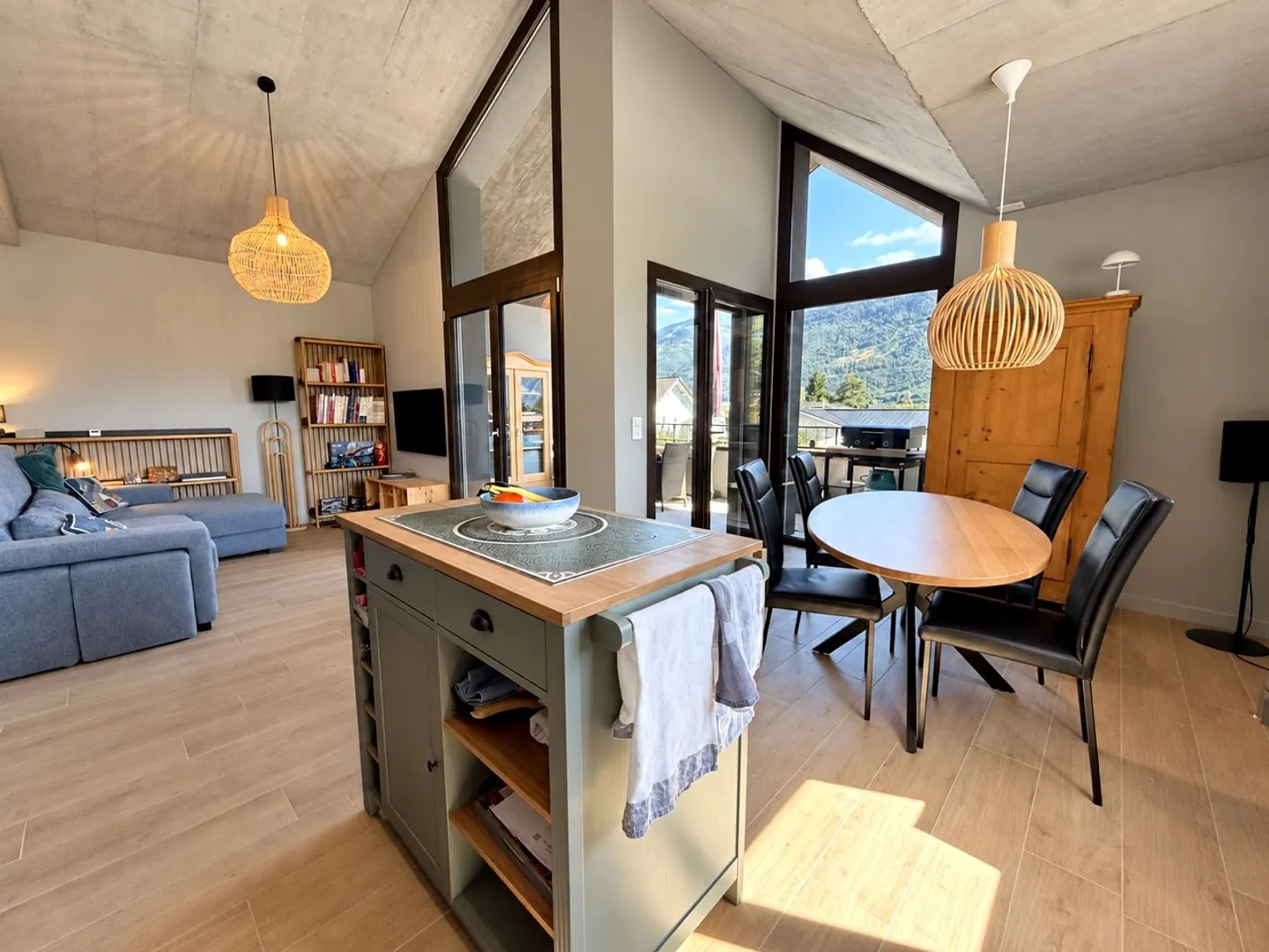 Recent penthouse of 3.5, close to amenities - Photo 4 of 13