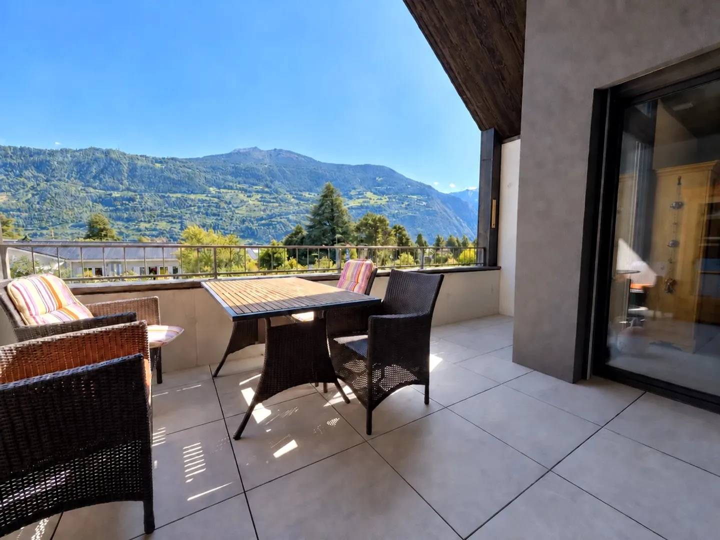 Recent penthouse of 3.5, close to amenities - Photo 2 of 13