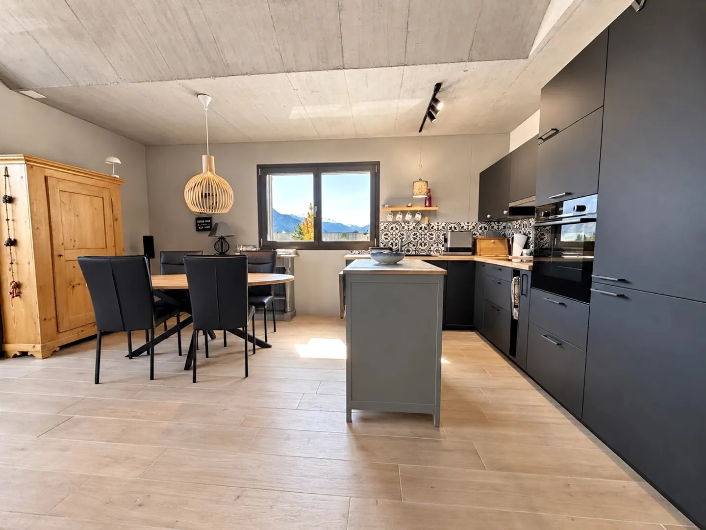 Recent penthouse of 3.5, close to amenities - Photo 3 of 13