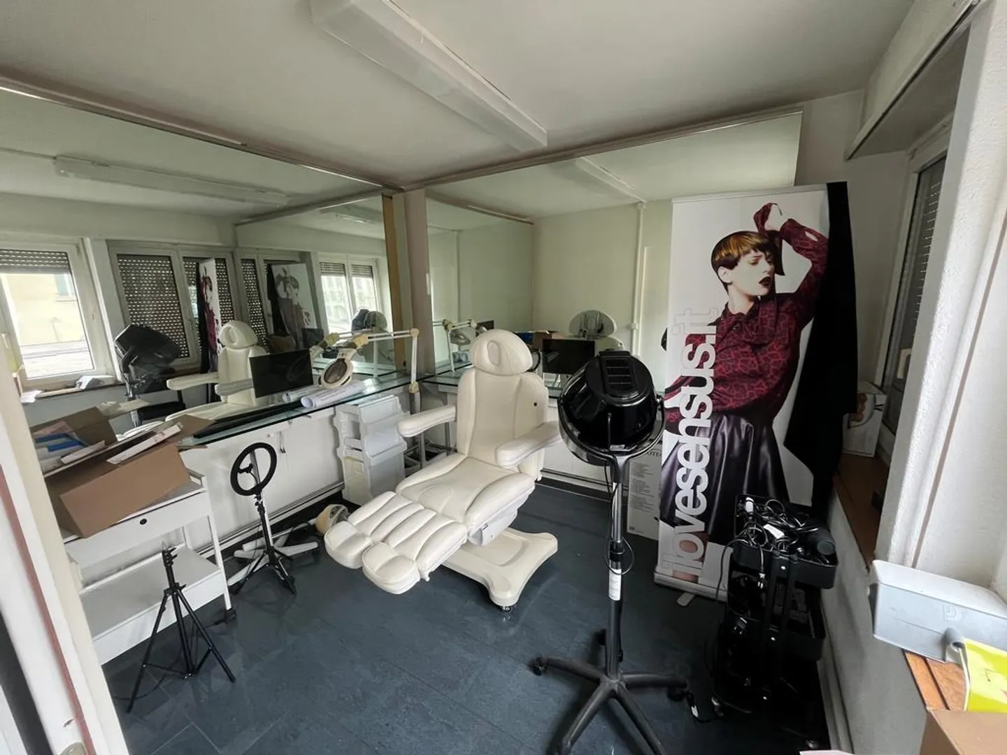 Salon de coiffure à louer dans un emplacement de choix - Photo 9 sur 11