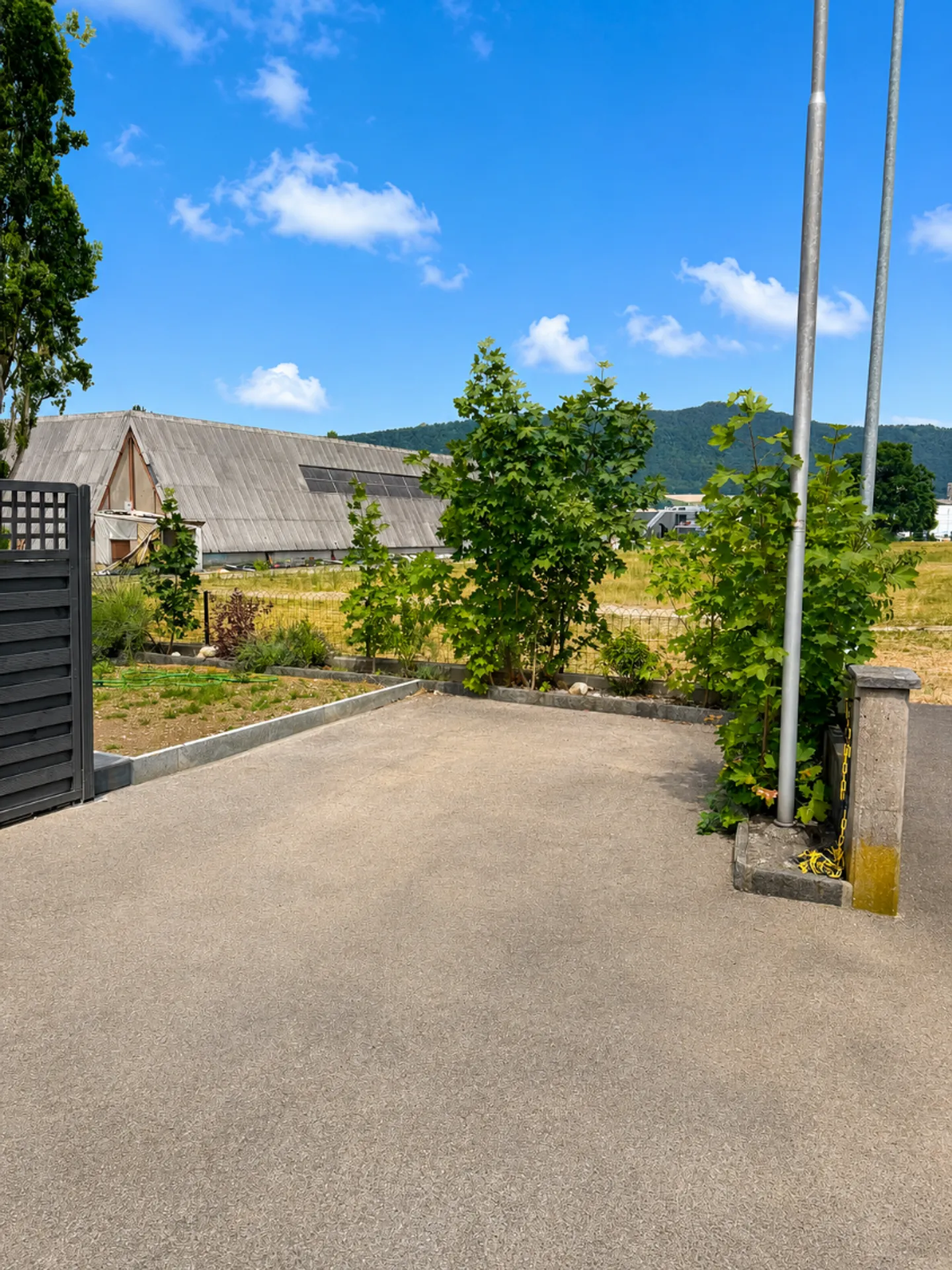 Outdoor parking space for rent - Photo 2 of 2