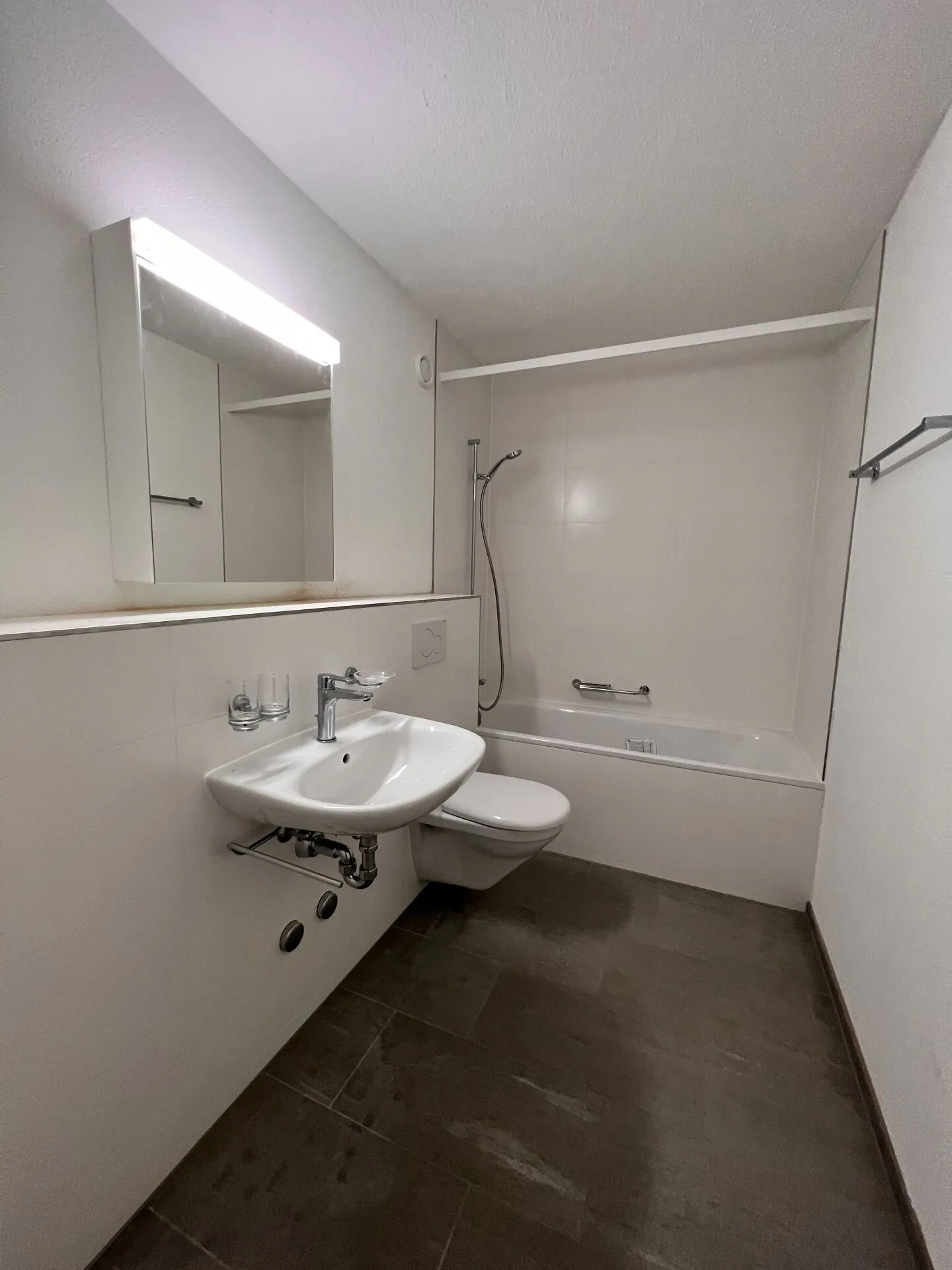 Appartement moderne avec espace de jardin - Photo 7 sur 8